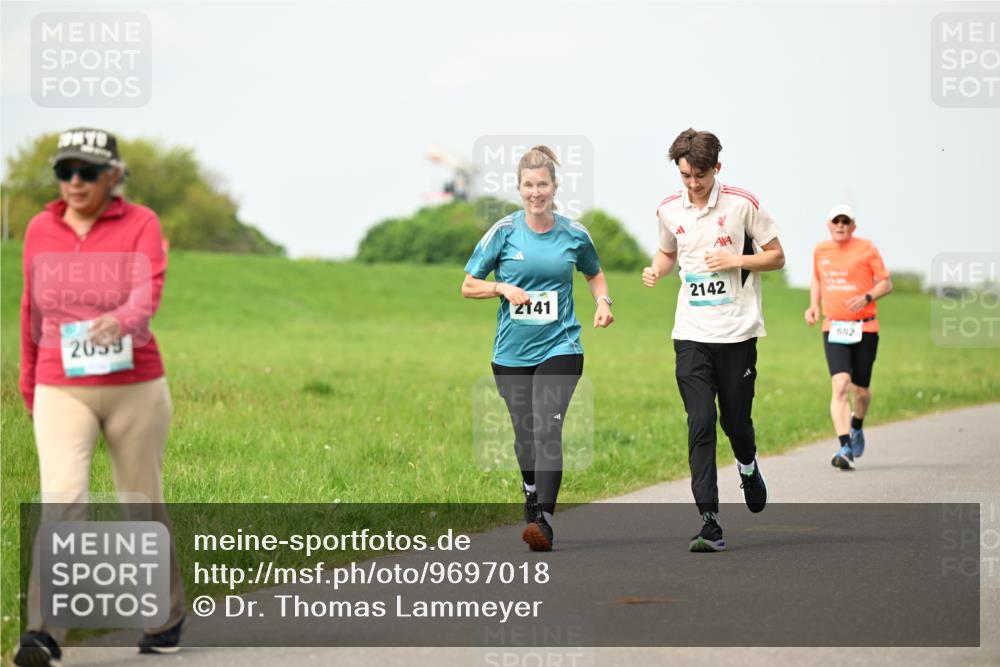 10.05.2026 - 8. Wedeler Halbmarathon Dr. Thomas Lammeyer http://msf.ph/oto/9697018 10.05.2026 11:27:36 Laufen 2141, 2059, 2142, 682 meine-sportfotos.de