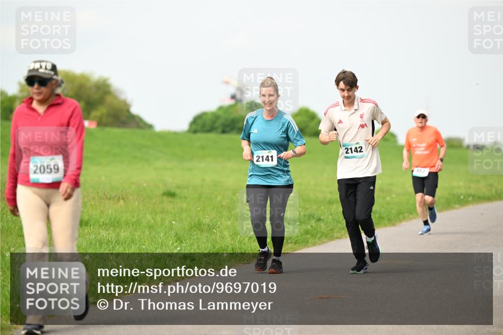 10.05.2026 - 8. Wedeler Halbmarathon Dr. Thomas Lammeyer http://msf.ph/oto/9697019 10.05.2026 11:27:36 Laufen 2141, 2059, 2142, 682 meine-sportfotos.de