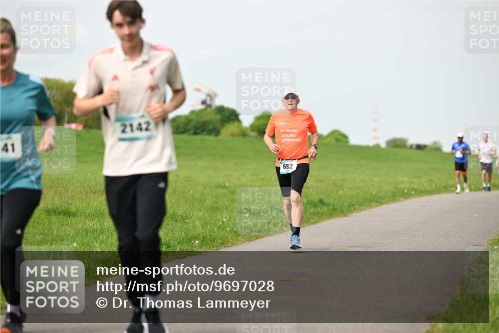 10.05.2026 - 8. Wedeler Halbmarathon Dr. Thomas Lammeyer http://msf.ph/oto/9697028 10.05.2026 11:27:39 Laufen 2142, 682 meine-sportfotos.de