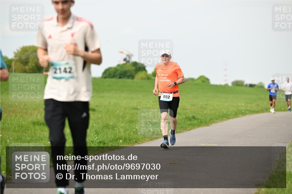 10.05.2026 - 8. Wedeler Halbmarathon Dr. Thomas Lammeyer http://msf.ph/oto/9697030 10.05.2026 11:27:40 Laufen 2142, 682 meine-sportfotos.de
