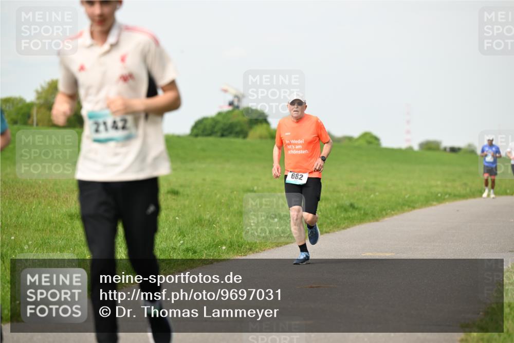 10.05.2026 - 8. Wedeler Halbmarathon Dr. Thomas Lammeyer http://msf.ph/oto/9697031 10.05.2026 11:27:40 Laufen 2142, 682 meine-sportfotos.de