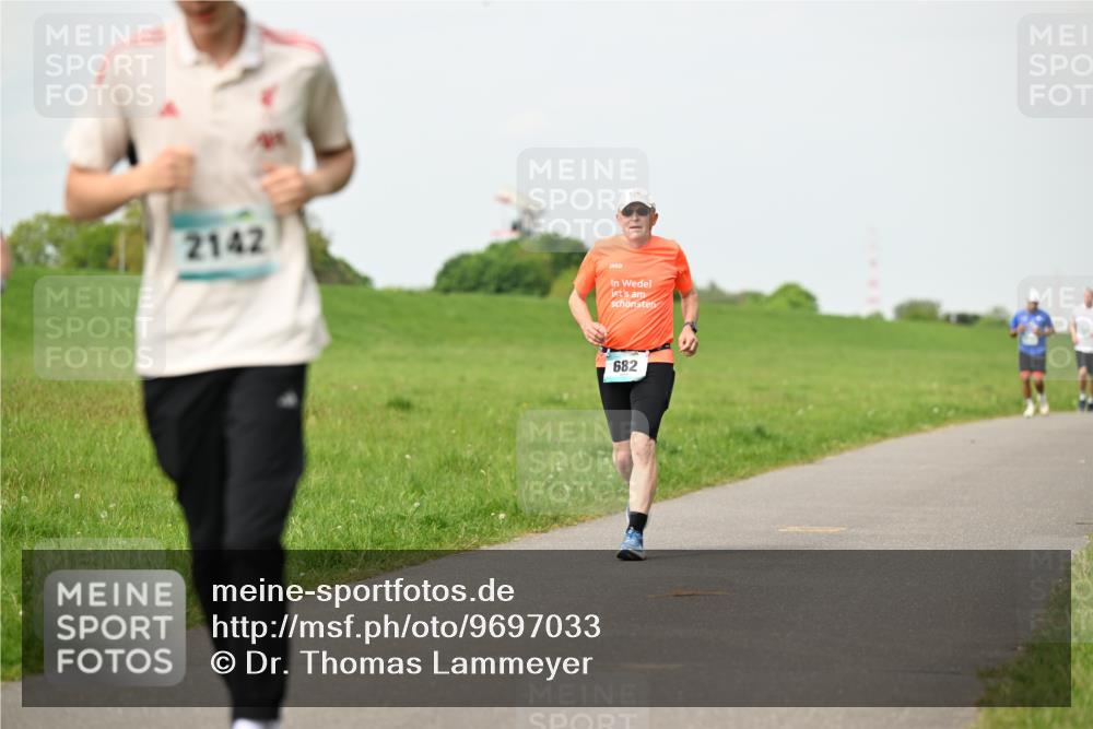 10.05.2026 - 8. Wedeler Halbmarathon Dr. Thomas Lammeyer http://msf.ph/oto/9697033 10.05.2026 11:27:40 Laufen 2142, 682 meine-sportfotos.de
