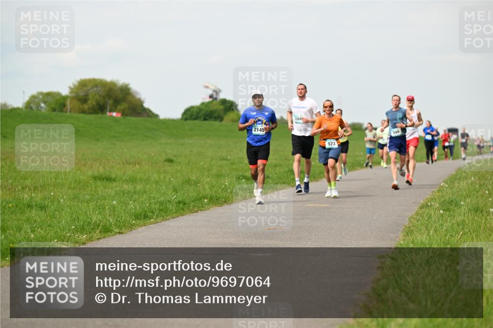 10.05.2026 - 8. Wedeler Halbmarathon Dr. Thomas Lammeyer http://msf.ph/oto/9697064 10.05.2026 11:27:54 Laufen 2145, 104, 599, 573 meine-sportfotos.de