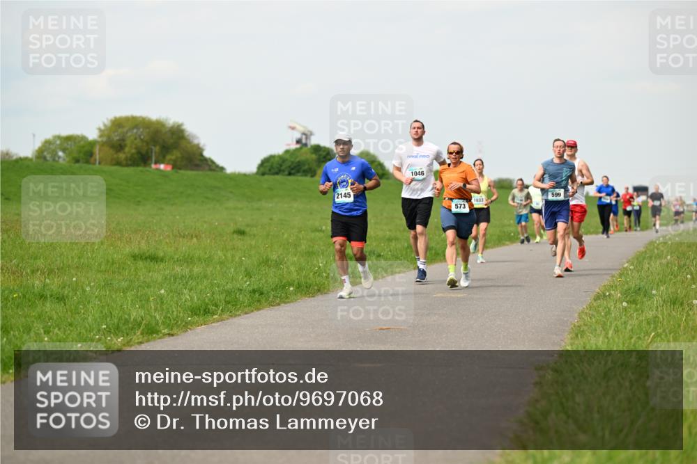 10.05.2026 - 8. Wedeler Halbmarathon Dr. Thomas Lammeyer http://msf.ph/oto/9697068 10.05.2026 11:27:55 Laufen 2145, 1046, 573, 1033, 599 meine-sportfotos.de