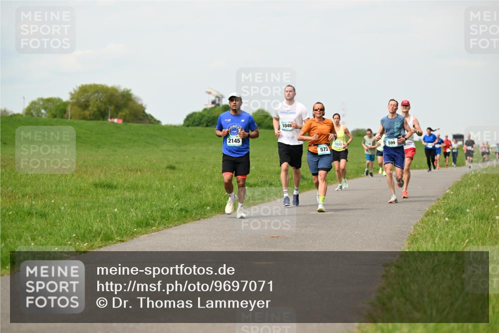 10.05.2026 - 8. Wedeler Halbmarathon Dr. Thomas Lammeyer http://msf.ph/oto/9697071 10.05.2026 11:27:55 Laufen 2145, 1046, 573, 1033, 599 meine-sportfotos.de