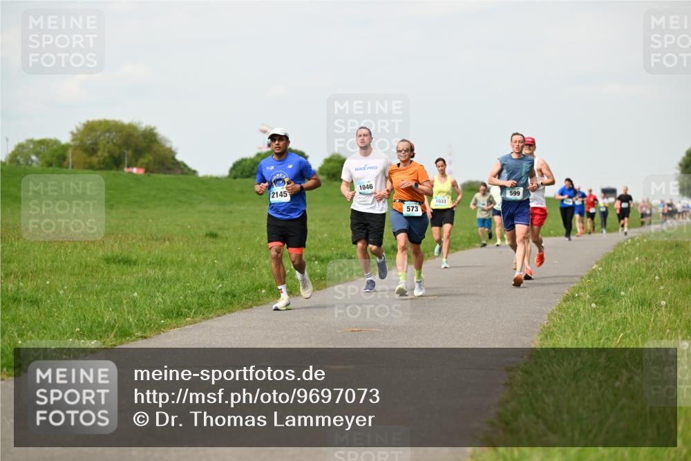 10.05.2026 - 8. Wedeler Halbmarathon Dr. Thomas Lammeyer http://msf.ph/oto/9697073 10.05.2026 11:27:56 Laufen 2145, 1046, 1033, 573, 599 meine-sportfotos.de