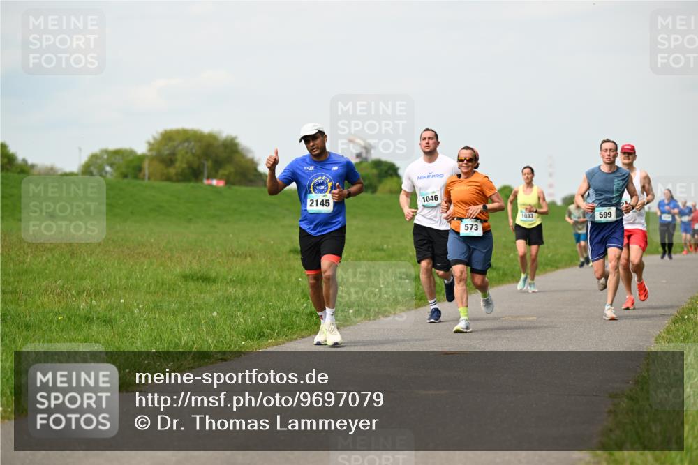 10.05.2026 - 8. Wedeler Halbmarathon Dr. Thomas Lammeyer http://msf.ph/oto/9697079 10.05.2026 11:27:56 Laufen 2145, 1046, 1033, 599, 573 meine-sportfotos.de