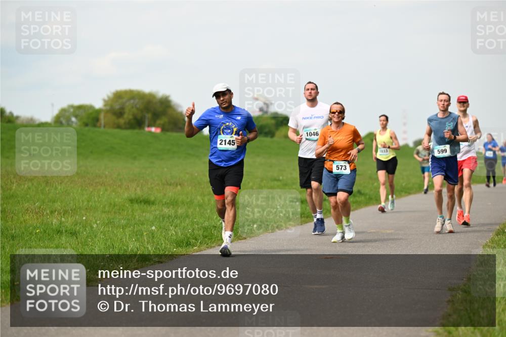 10.05.2026 - 8. Wedeler Halbmarathon Dr. Thomas Lammeyer http://msf.ph/oto/9697080 10.05.2026 11:27:56 Laufen 2145, 1046, 573, 1033, 599 meine-sportfotos.de
