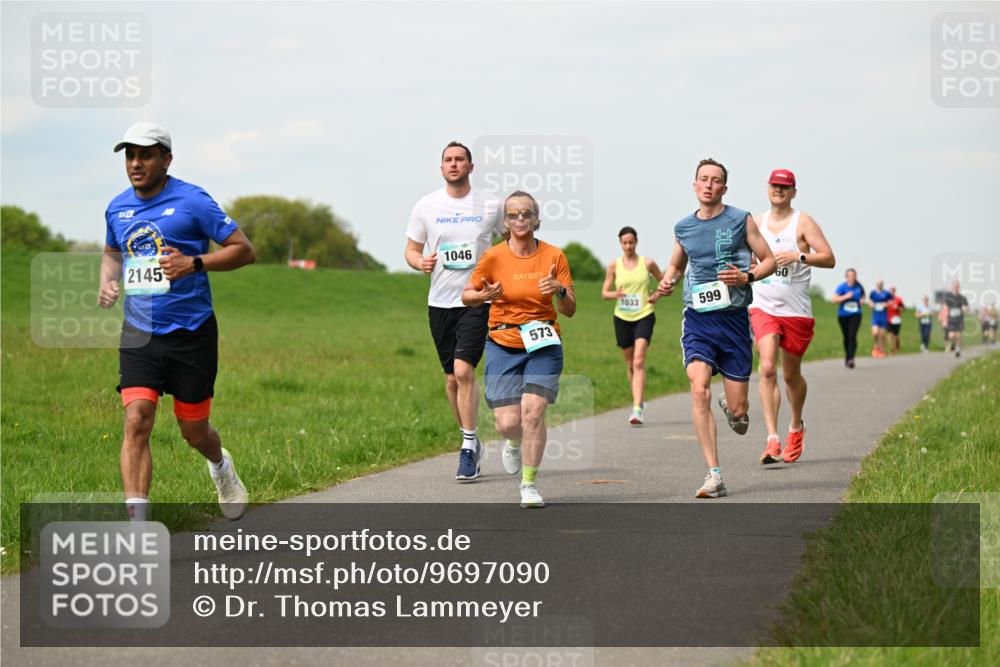 10.05.2026 - 8. Wedeler Halbmarathon Dr. Thomas Lammeyer http://msf.ph/oto/9697090 10.05.2026 11:27:58 Laufen 2145, 1046, 573, 1033, 599 meine-sportfotos.de
