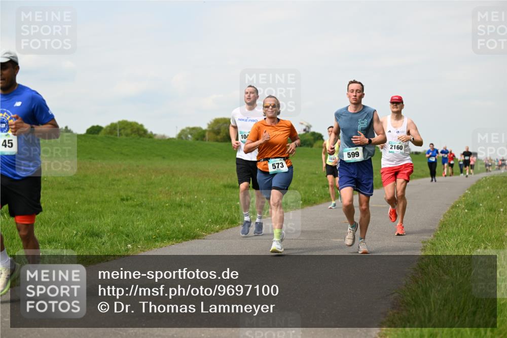 10.05.2026 - 8. Wedeler Halbmarathon Dr. Thomas Lammeyer http://msf.ph/oto/9697100 10.05.2026 11:27:59 Laufen 573, 1023, 599, 2160 meine-sportfotos.de