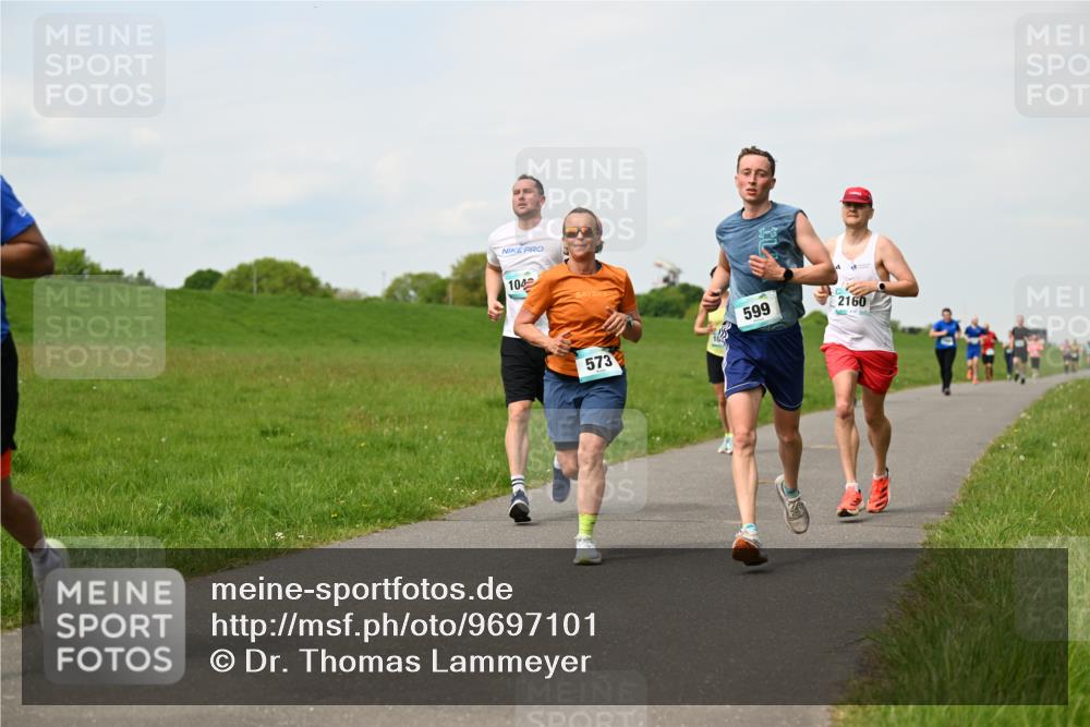 10.05.2026 - 8. Wedeler Halbmarathon Dr. Thomas Lammeyer http://msf.ph/oto/9697101 10.05.2026 11:27:59 Laufen 100, 573, 599, 2160 meine-sportfotos.de