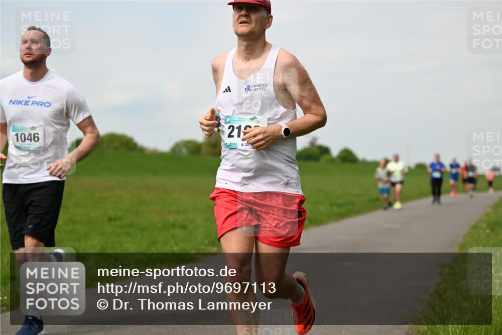 10.05.2026 - 8. Wedeler Halbmarathon Dr. Thomas Lammeyer http://msf.ph/oto/9697113 10.05.2026 11:28:02 Laufen 1046, 219 meine-sportfotos.de
