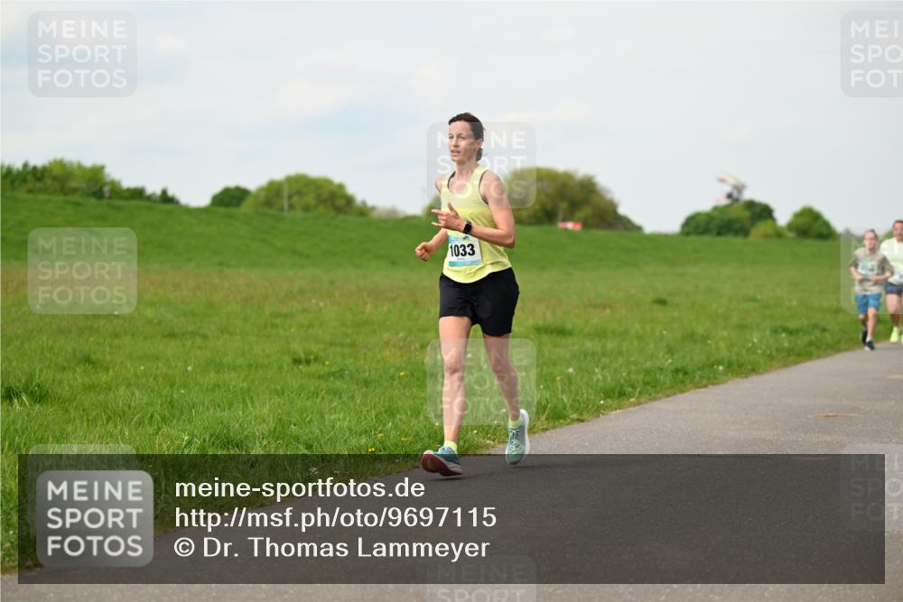 10.05.2026 - 8. Wedeler Halbmarathon Dr. Thomas Lammeyer http://msf.ph/oto/9697115 10.05.2026 11:28:03 Laufen 1033 meine-sportfotos.de