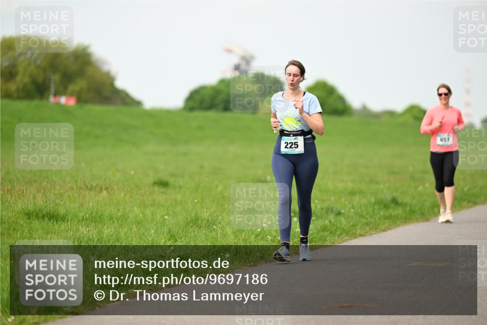 10.05.2026 - 8. Wedeler Halbmarathon Dr. Thomas Lammeyer http://msf.ph/oto/9697186 10.05.2026 11:28:20 Laufen 225, 657 meine-sportfotos.de