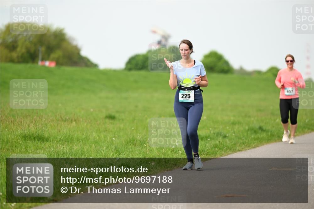 10.05.2026 - 8. Wedeler Halbmarathon Dr. Thomas Lammeyer http://msf.ph/oto/9697188 10.05.2026 11:28:20 Laufen 225, 657 meine-sportfotos.de