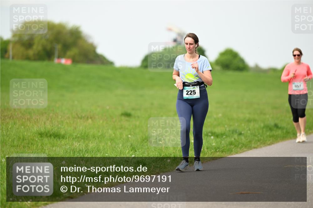 10.05.2026 - 8. Wedeler Halbmarathon Dr. Thomas Lammeyer http://msf.ph/oto/9697191 10.05.2026 11:28:20 Laufen 657, 225 meine-sportfotos.de