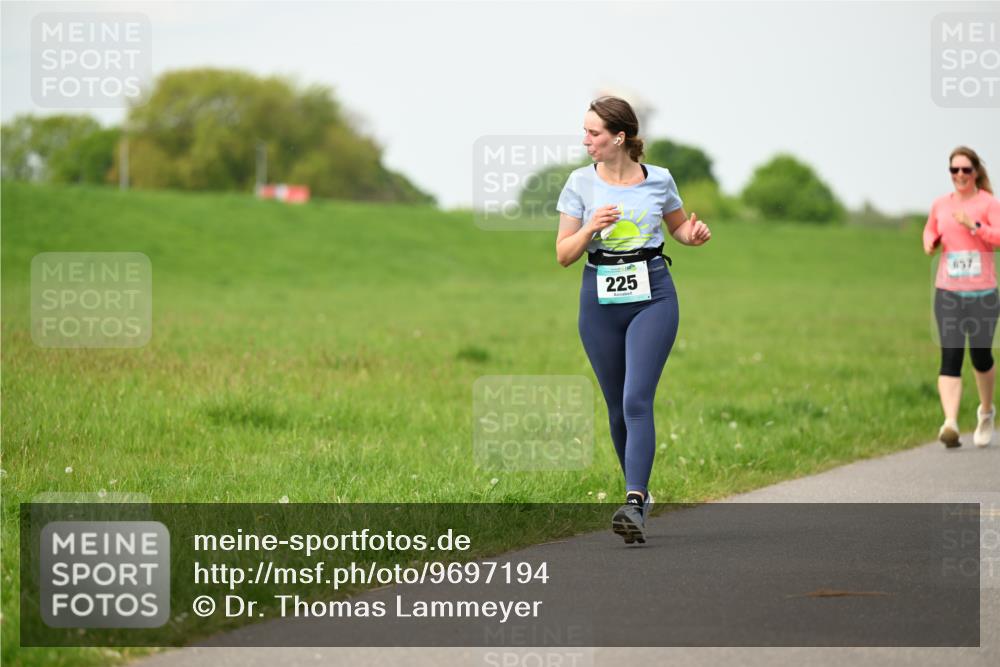 10.05.2026 - 8. Wedeler Halbmarathon Dr. Thomas Lammeyer http://msf.ph/oto/9697194 10.05.2026 11:28:21 Laufen 225, 657 meine-sportfotos.de