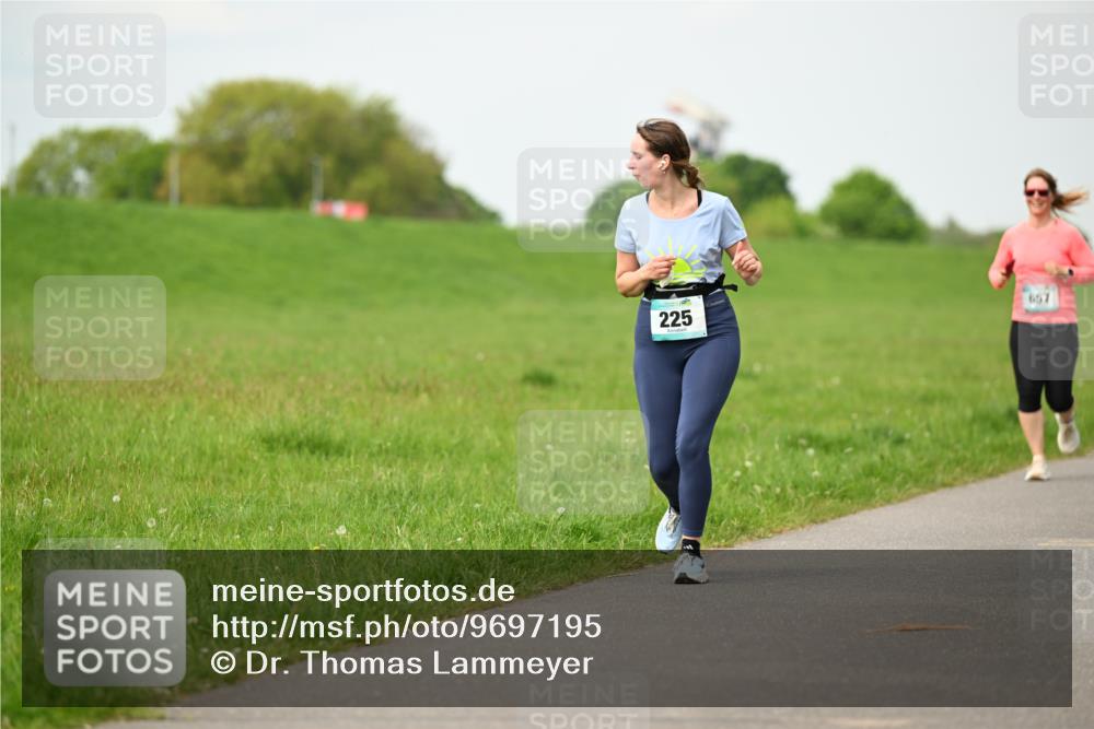10.05.2026 - 8. Wedeler Halbmarathon Dr. Thomas Lammeyer http://msf.ph/oto/9697195 10.05.2026 11:28:21 Laufen 225, 657 meine-sportfotos.de
