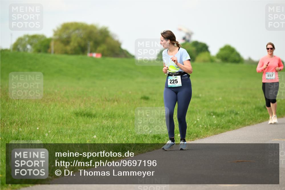 10.05.2026 - 8. Wedeler Halbmarathon Dr. Thomas Lammeyer http://msf.ph/oto/9697196 10.05.2026 11:28:21 Laufen 225, 657 meine-sportfotos.de