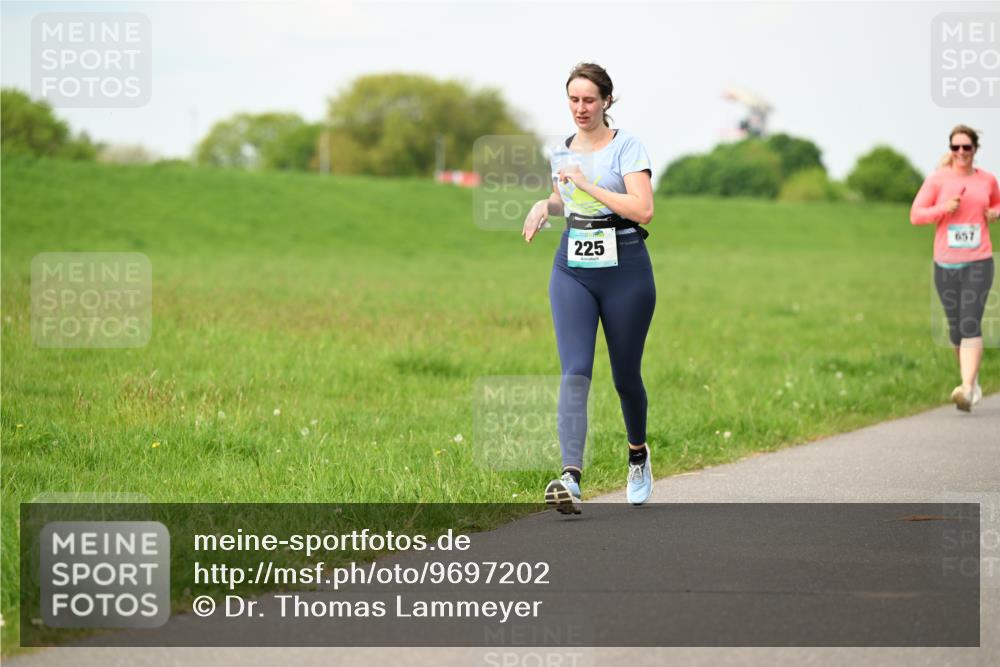 10.05.2026 - 8. Wedeler Halbmarathon Dr. Thomas Lammeyer http://msf.ph/oto/9697202 10.05.2026 11:28:22 Laufen 225, 657 meine-sportfotos.de