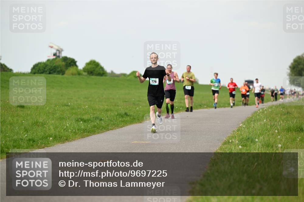 10.05.2026 - 8. Wedeler Halbmarathon Dr. Thomas Lammeyer http://msf.ph/oto/9697225 10.05.2026 11:28:27 Laufen 776 meine-sportfotos.de