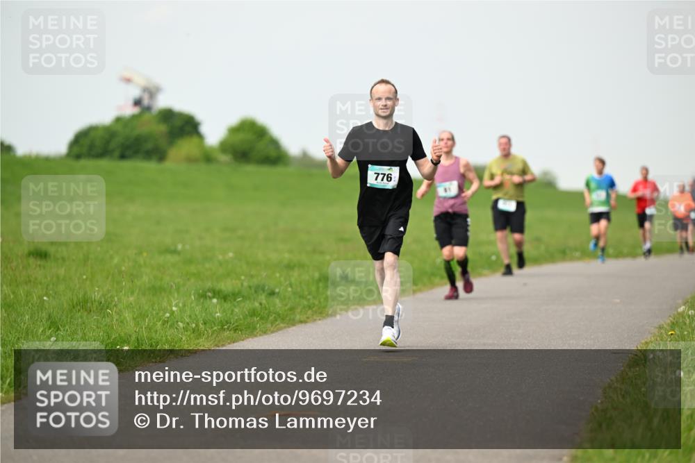 10.05.2026 - 8. Wedeler Halbmarathon Dr. Thomas Lammeyer http://msf.ph/oto/9697234 10.05.2026 11:28:28 Laufen 776 meine-sportfotos.de