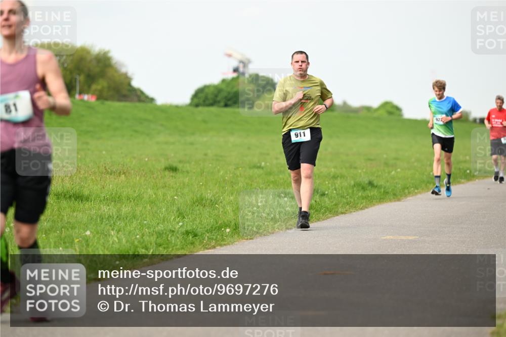 10.05.2026 - 8. Wedeler Halbmarathon Dr. Thomas Lammeyer http://msf.ph/oto/9697276 10.05.2026 11:28:35 Laufen 911 meine-sportfotos.de