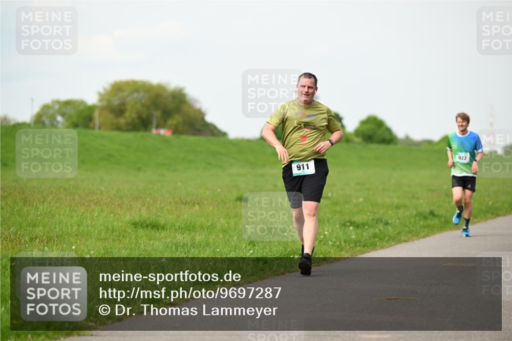 10.05.2026 - 8. Wedeler Halbmarathon Dr. Thomas Lammeyer http://msf.ph/oto/9697287 10.05.2026 11:28:37 Laufen 911, 922 meine-sportfotos.de