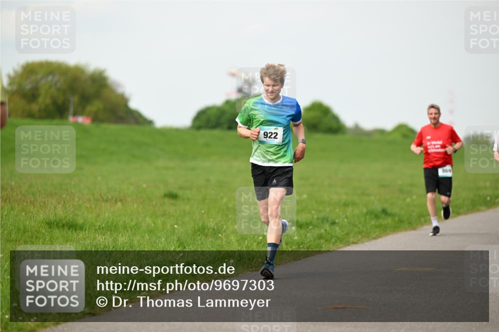 10.05.2026 - 8. Wedeler Halbmarathon Dr. Thomas Lammeyer http://msf.ph/oto/9697303 10.05.2026 11:28:40 Laufen 922, 869 meine-sportfotos.de