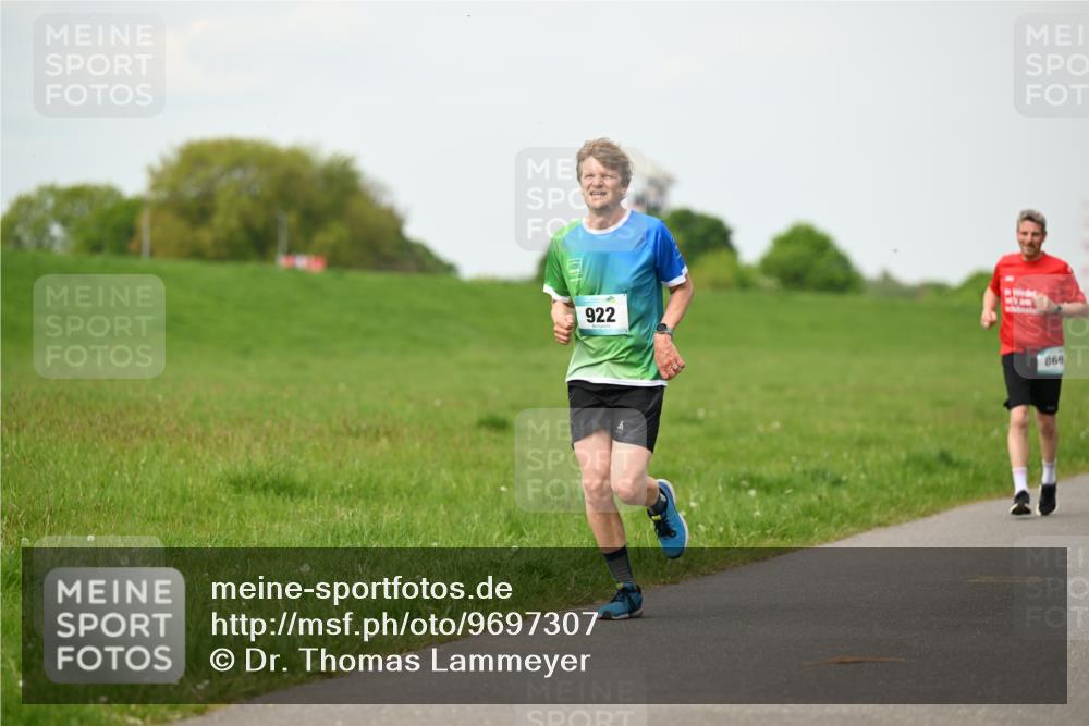 10.05.2026 - 8. Wedeler Halbmarathon Dr. Thomas Lammeyer http://msf.ph/oto/9697307 10.05.2026 11:28:40 Laufen 922, 869 meine-sportfotos.de