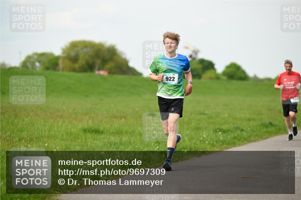 10.05.2026 - 8. Wedeler Halbmarathon Dr. Thomas Lammeyer http://msf.ph/oto/9697309 10.05.2026 11:28:40 Laufen 922, 666 meine-sportfotos.de