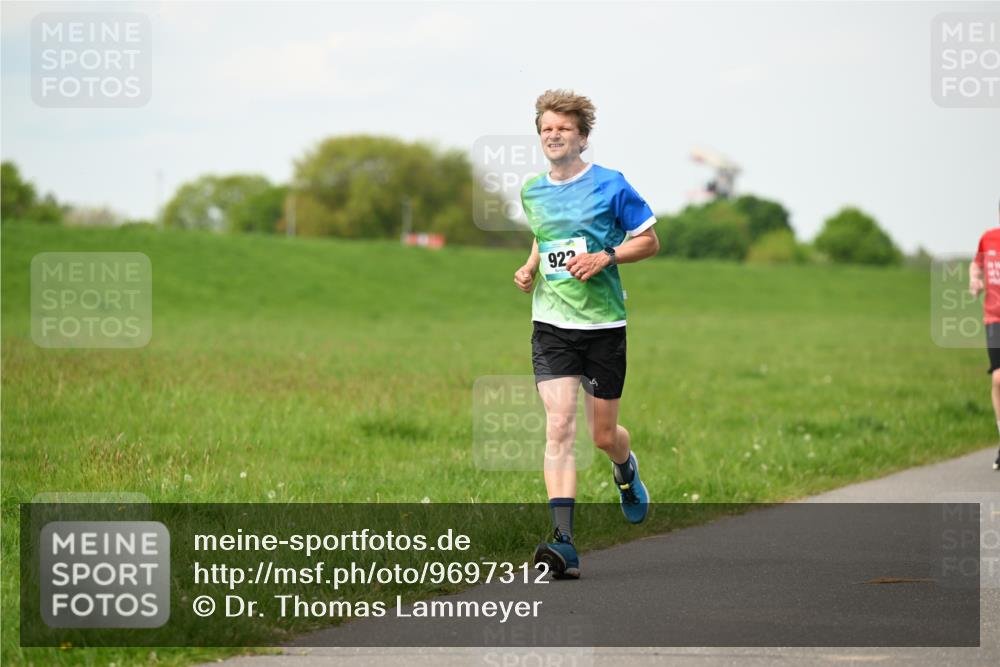 10.05.2026 - 8. Wedeler Halbmarathon Dr. Thomas Lammeyer http://msf.ph/oto/9697312 10.05.2026 11:28:41 Laufen 922 meine-sportfotos.de