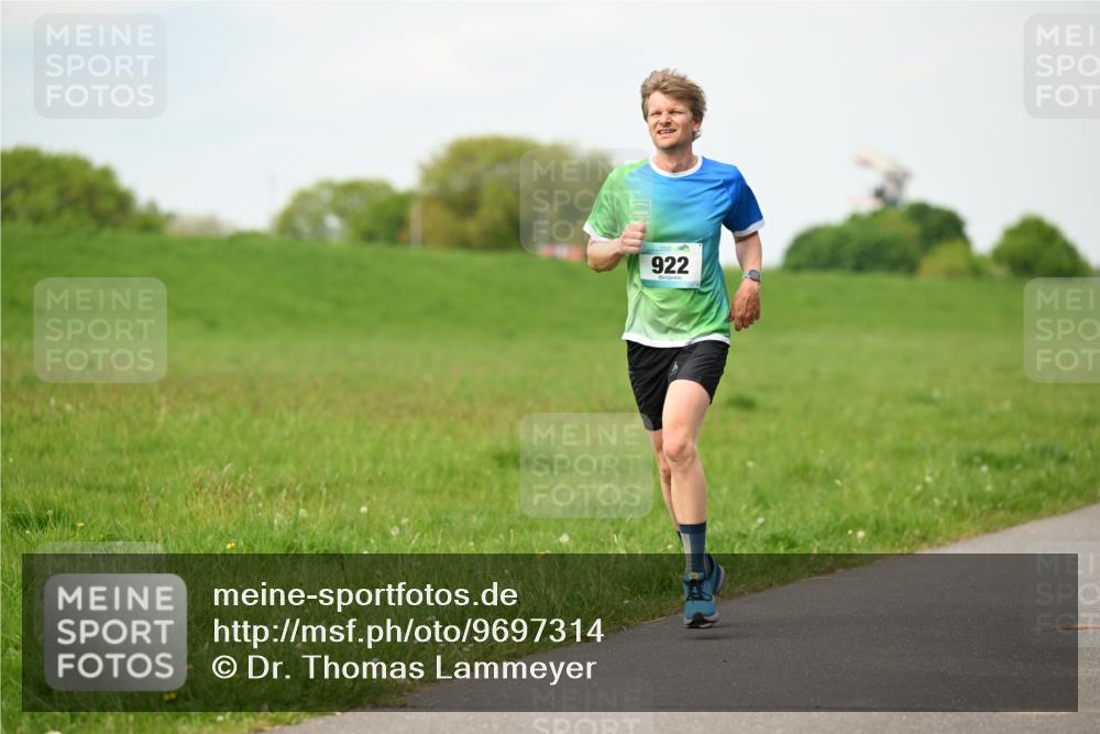 10.05.2026 - 8. Wedeler Halbmarathon Dr. Thomas Lammeyer http://msf.ph/oto/9697314 10.05.2026 11:28:41 Laufen 922 meine-sportfotos.de