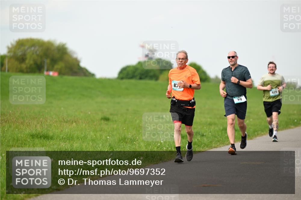 10.05.2026 - 8. Wedeler Halbmarathon Dr. Thomas Lammeyer http://msf.ph/oto/9697352 10.05.2026 11:28:49 Laufen 425 meine-sportfotos.de