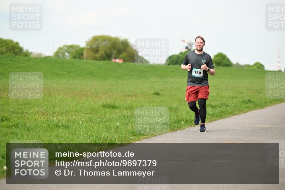 10.05.2026 - 8. Wedeler Halbmarathon Dr. Thomas Lammeyer http://msf.ph/oto/9697379 10.05.2026 11:28:59 Laufen 750 meine-sportfotos.de