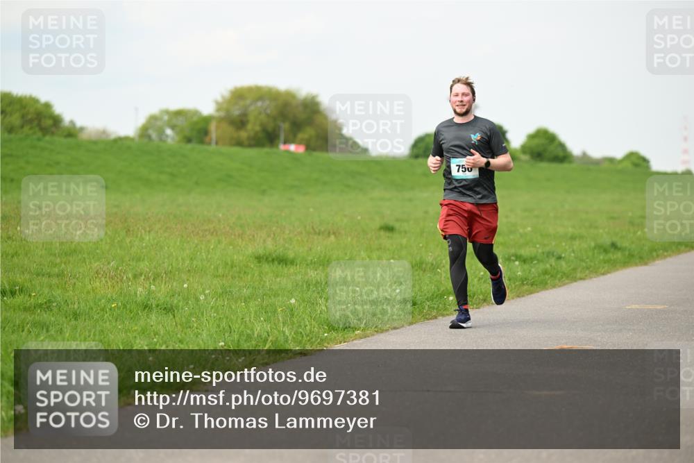 10.05.2026 - 8. Wedeler Halbmarathon Dr. Thomas Lammeyer http://msf.ph/oto/9697381 10.05.2026 11:28:59 Laufen 750 meine-sportfotos.de