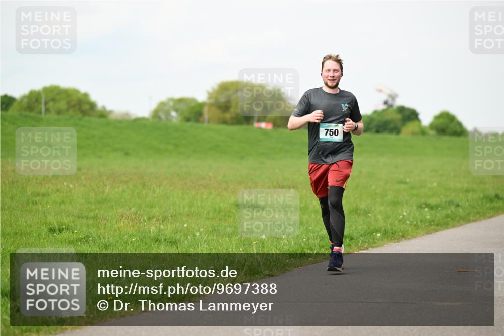 10.05.2026 - 8. Wedeler Halbmarathon Dr. Thomas Lammeyer http://msf.ph/oto/9697388 10.05.2026 11:29:00 Laufen 750 meine-sportfotos.de
