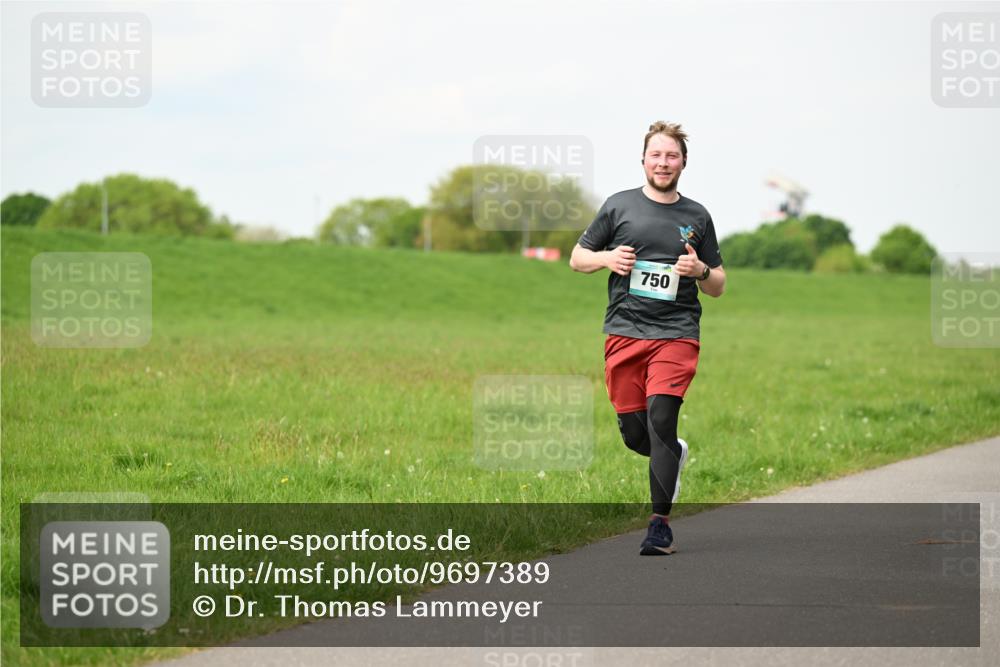 10.05.2026 - 8. Wedeler Halbmarathon Dr. Thomas Lammeyer http://msf.ph/oto/9697389 10.05.2026 11:29:00 Laufen 750 meine-sportfotos.de
