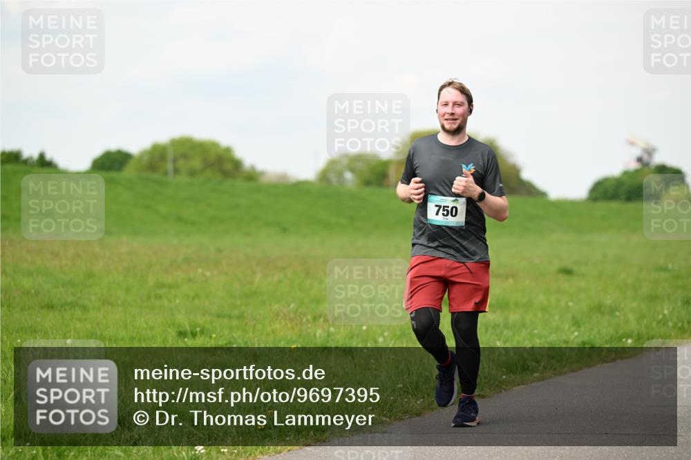 10.05.2026 - 8. Wedeler Halbmarathon Dr. Thomas Lammeyer http://msf.ph/oto/9697395 10.05.2026 11:29:01 Laufen 750 meine-sportfotos.de