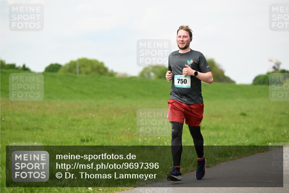 10.05.2026 - 8. Wedeler Halbmarathon Dr. Thomas Lammeyer http://msf.ph/oto/9697396 10.05.2026 11:29:01 Laufen 750 meine-sportfotos.de