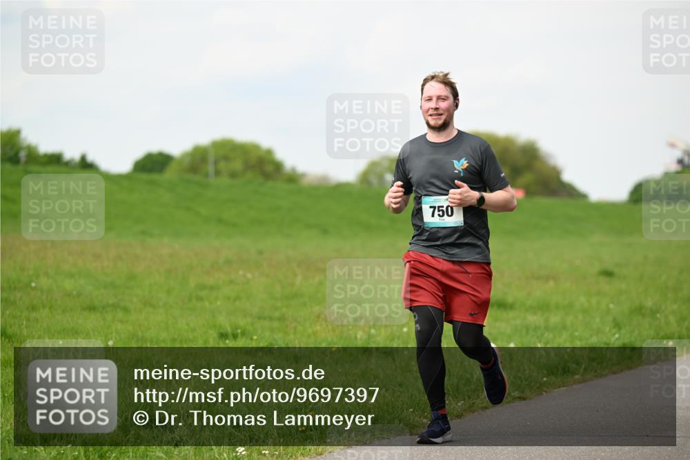 10.05.2026 - 8. Wedeler Halbmarathon Dr. Thomas Lammeyer http://msf.ph/oto/9697397 10.05.2026 11:29:01 Laufen 750 meine-sportfotos.de