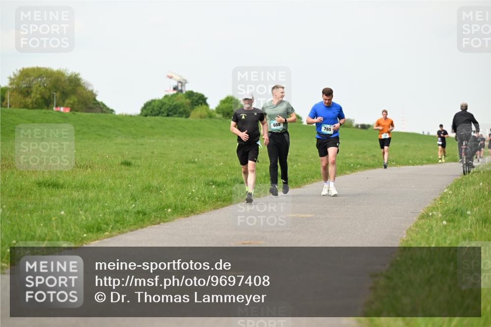 10.05.2026 - 8. Wedeler Halbmarathon Dr. Thomas Lammeyer http://msf.ph/oto/9697408 10.05.2026 11:29:07 Laufen 688, 765 meine-sportfotos.de