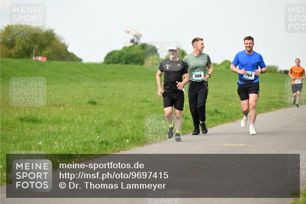 10.05.2026 - 8. Wedeler Halbmarathon Dr. Thomas Lammeyer http://msf.ph/oto/9697415 10.05.2026 11:29:08 Laufen 688, 765 meine-sportfotos.de