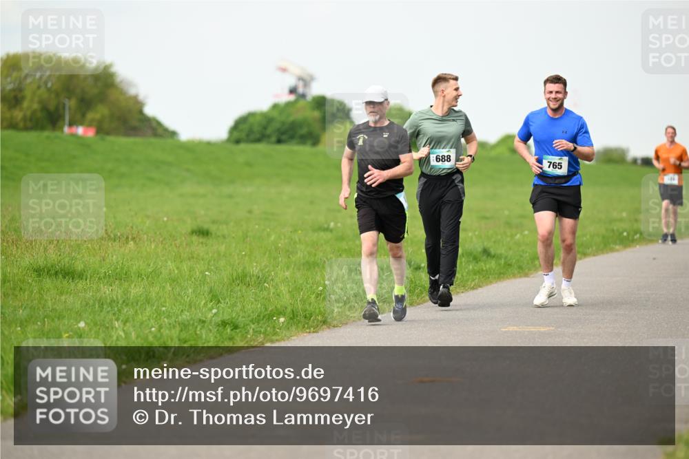 10.05.2026 - 8. Wedeler Halbmarathon Dr. Thomas Lammeyer http://msf.ph/oto/9697416 10.05.2026 11:29:08 Laufen 688, 765 meine-sportfotos.de