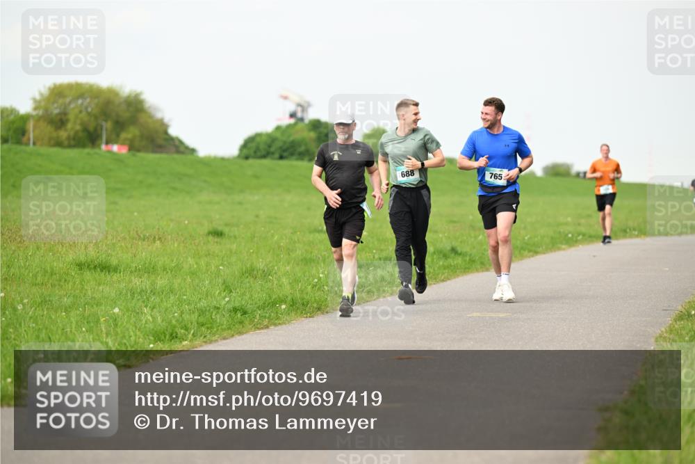 10.05.2026 - 8. Wedeler Halbmarathon Dr. Thomas Lammeyer http://msf.ph/oto/9697419 10.05.2026 11:29:08 Laufen 688, 765 meine-sportfotos.de