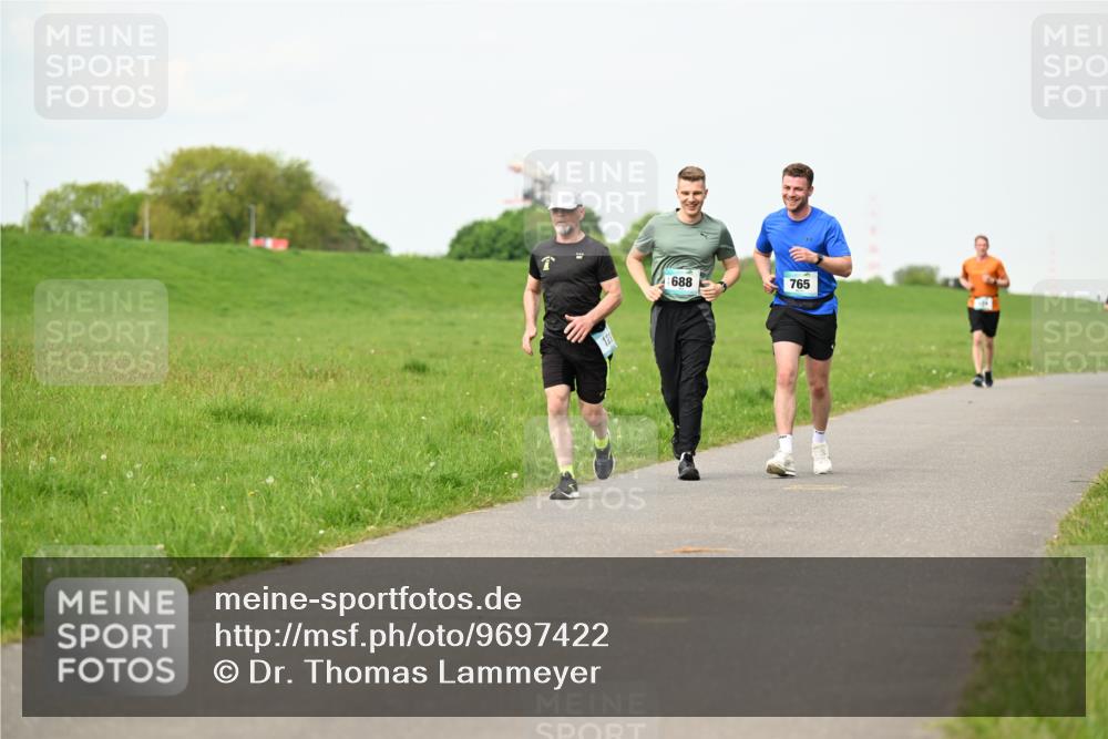 10.05.2026 - 8. Wedeler Halbmarathon Dr. Thomas Lammeyer http://msf.ph/oto/9697422 10.05.2026 11:29:09 Laufen 688, 765 meine-sportfotos.de