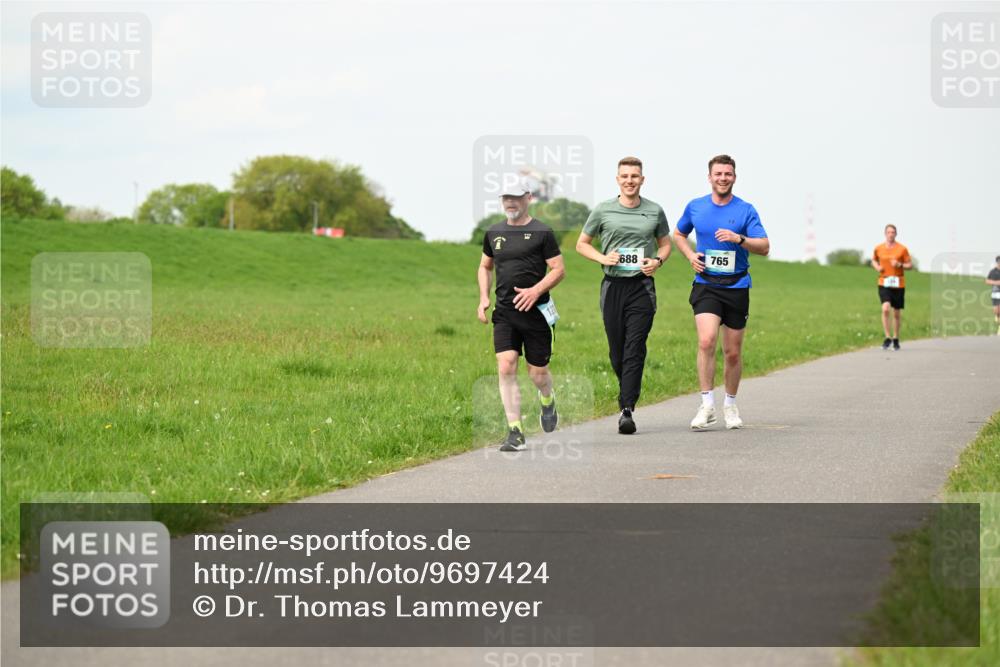 10.05.2026 - 8. Wedeler Halbmarathon Dr. Thomas Lammeyer http://msf.ph/oto/9697424 10.05.2026 11:29:10 Laufen 688, 765 meine-sportfotos.de