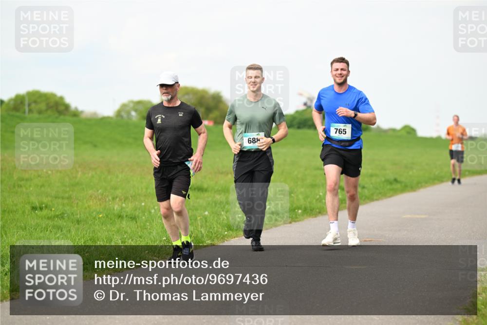 10.05.2026 - 8. Wedeler Halbmarathon Dr. Thomas Lammeyer http://msf.ph/oto/9697436 10.05.2026 11:29:12 Laufen 688, 765 meine-sportfotos.de
