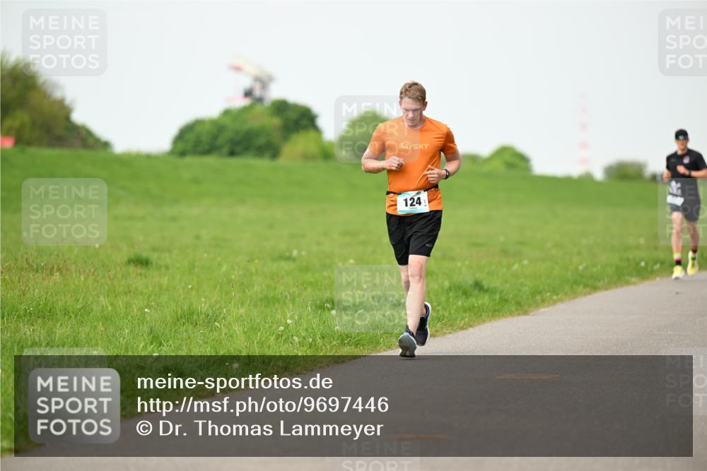 10.05.2026 - 8. Wedeler Halbmarathon Dr. Thomas Lammeyer http://msf.ph/oto/9697446 10.05.2026 11:29:17 Laufen 124 meine-sportfotos.de