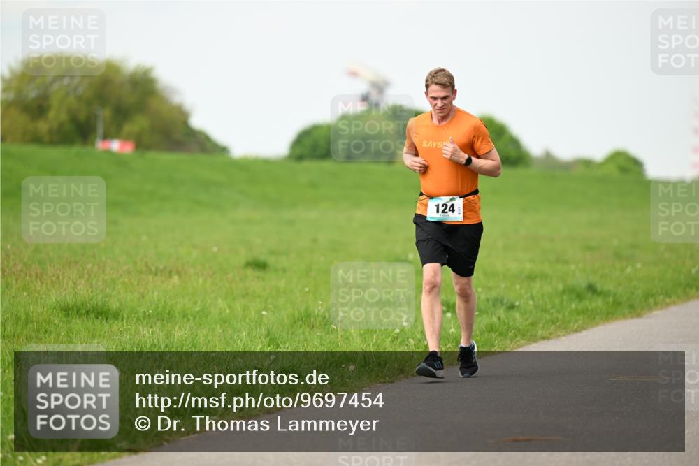 10.05.2026 - 8. Wedeler Halbmarathon Dr. Thomas Lammeyer http://msf.ph/oto/9697454 10.05.2026 11:29:18 Laufen 124 meine-sportfotos.de